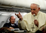 pape-Francois-dans-avion.jpg
